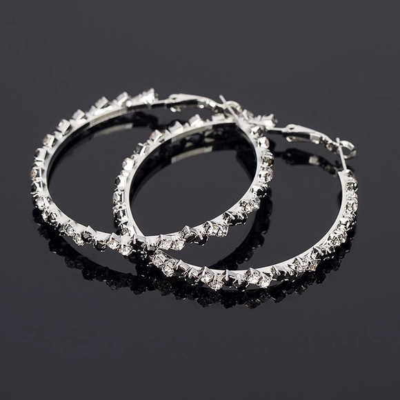 FINAL SALE ❗️ Sparkling Hoop Earrings - Picture 5 of 6